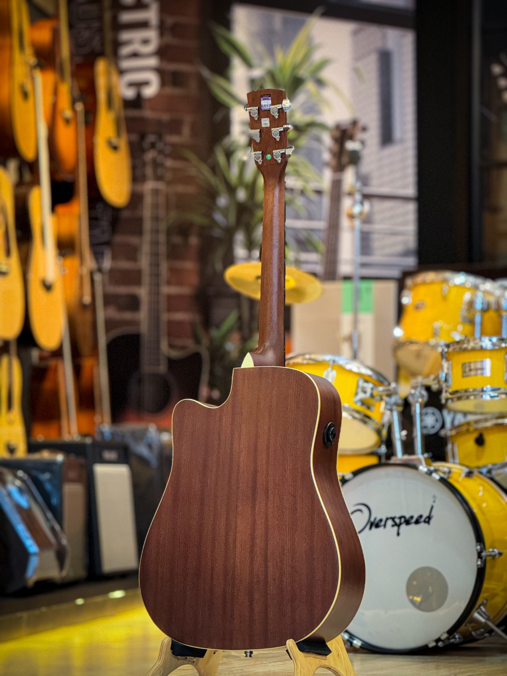 กีต้าร์โปร่ง SAGA รุ่น SF-700CR ภาคไฟฟ้า OS-1 ขนาด 41 นิ้ว หน้าไม้แท้ พร้อมของแถมสุดคุ้ม