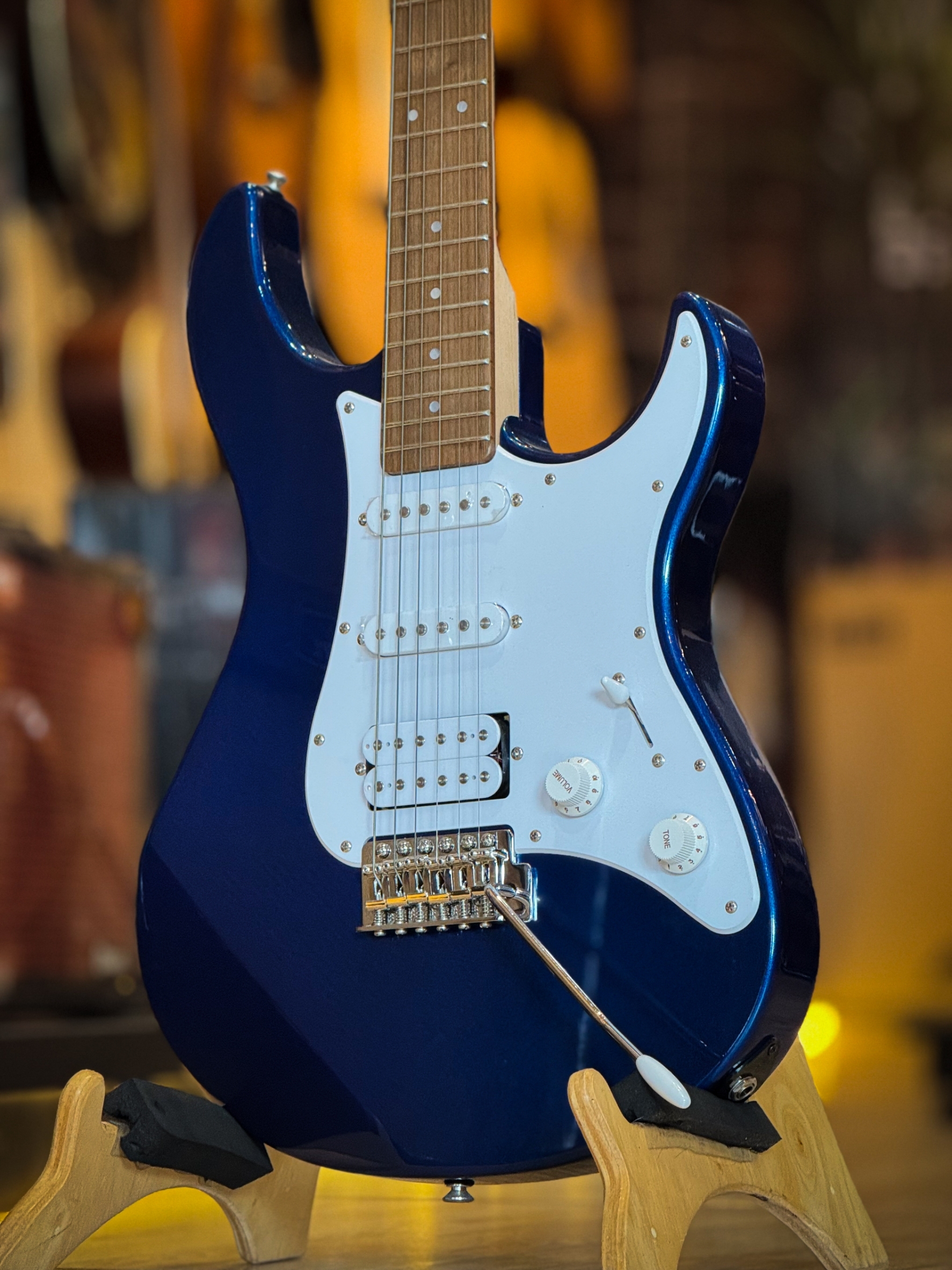 กีต้าร์ไฟฟ้า Yamaha รุ่น Pacifica 012 H-S-S พร้อม ปิ๊ก2อัน / สายแจ็ค / คันโยก (ประกันศูนย์ไทย)