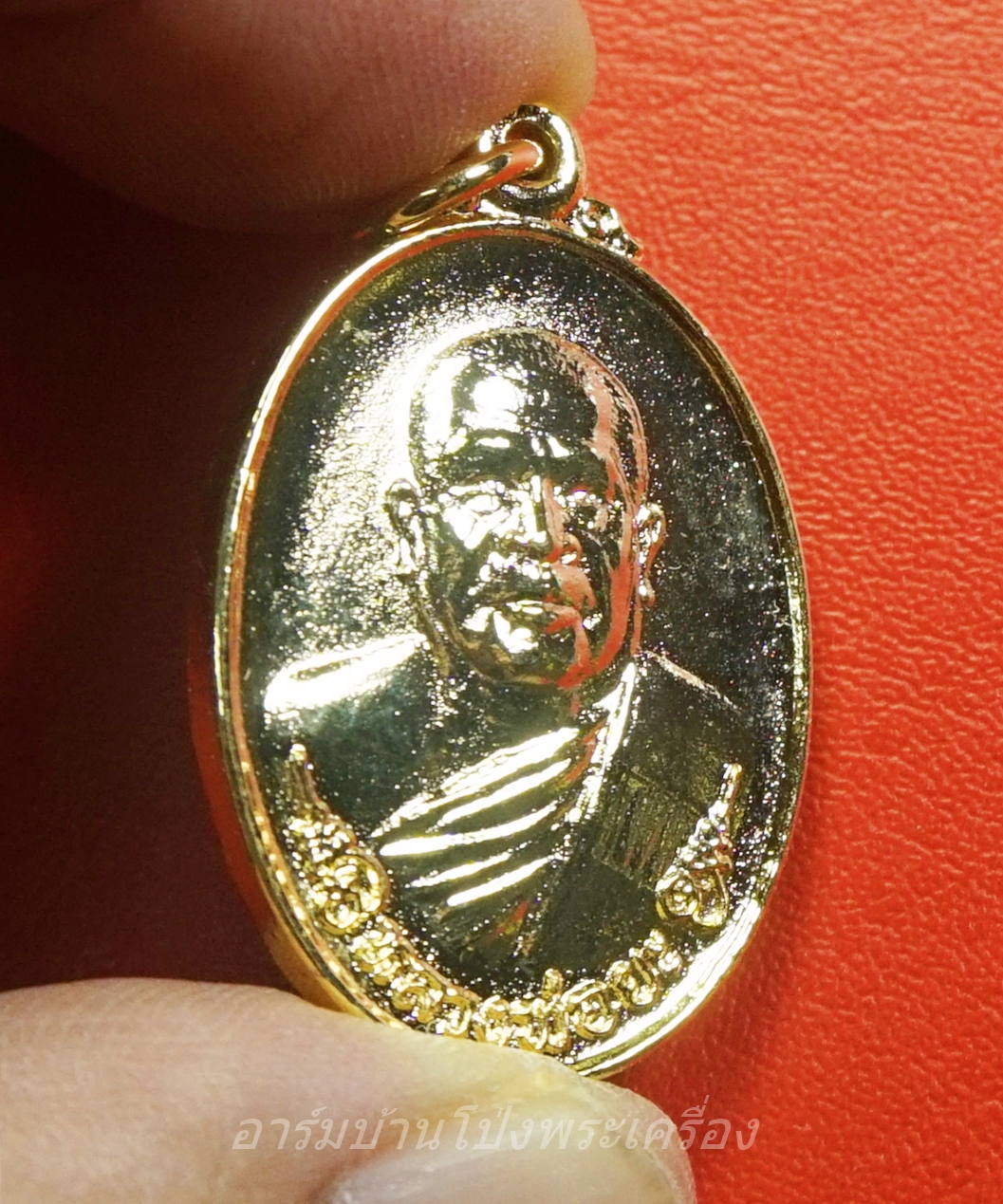 หลวงพ่อยะ วัดท่าข้าม รุ่นแรก ปี๒๕๓๐ เหรียญรูปไข่ พิมพ์เล็ก เนื้อกะไหล่ทอง(องค์ที่2)