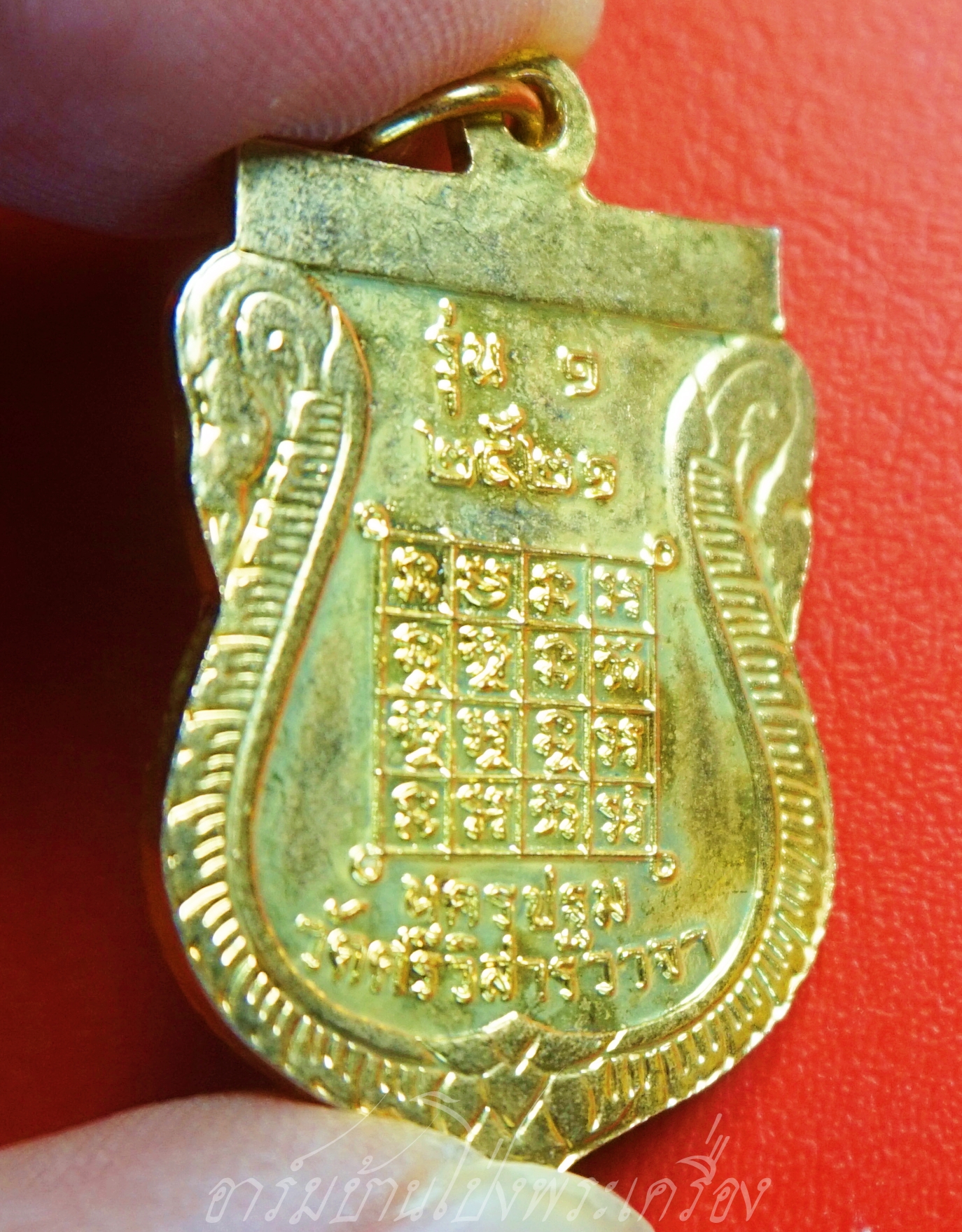 หลวงพ่อทองใบ(พระครูธรรมรัต) วัดศรีวิสารวาจา จ.นครปฐม รุ่น๑ ปี๒๕๒๑ เนื้อกะไหล่ทอง(องค์ที่1)