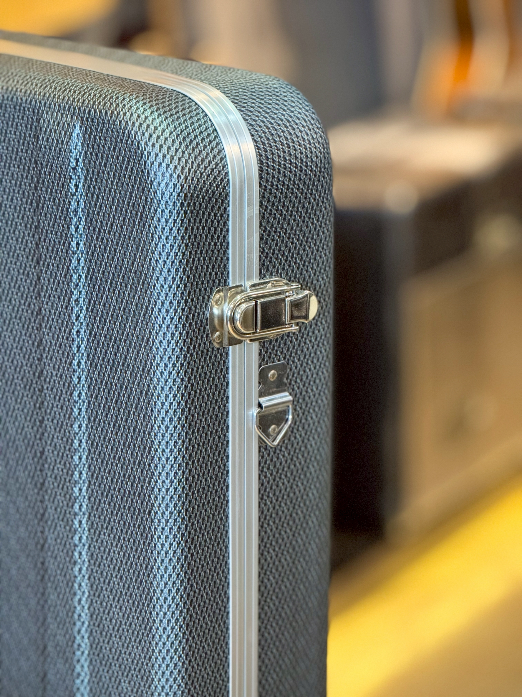 ฮาร์ดเคสกีตาร์ไฟฟ้า Rainbow รุ่น RAS-RT-SG พรมกำมะหยี่สีเทา วัสดุทนทานแข็งแรง Electric guitar case