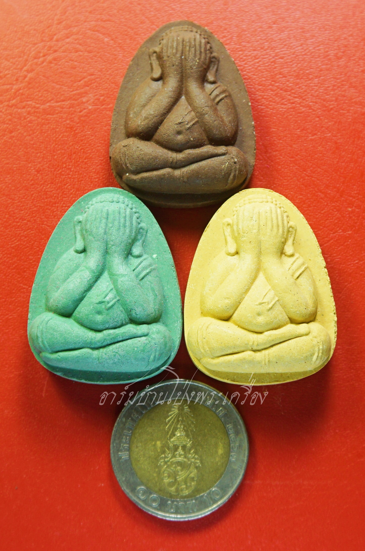 หลวงปู่แผ้ว วัดกำแพงแสน พระผงปิดตาจัมโบ้ ปี๒๕๕๐ รุ่นเจริญพร๘๔ ครบชุด3สี สีเขียว,สีน้ำตาล,สีเหลือง(ชุดที่1)