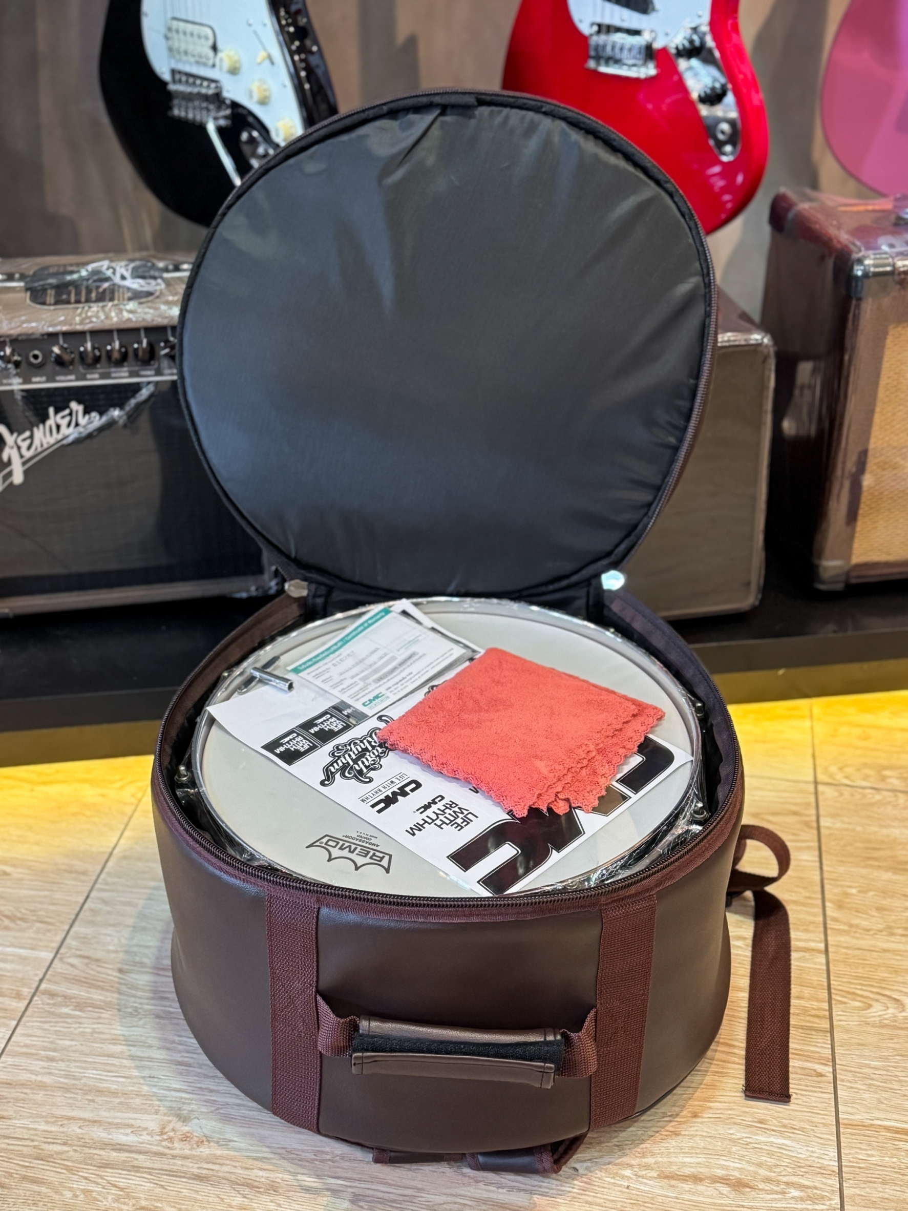 กระเป๋าหนังสแนร์ TAKANE ขนาด 14 นิ้ว บุฟองน้ำหนา กันละอองน้ำ กันฝุ่น พร้อมสายสะพาย