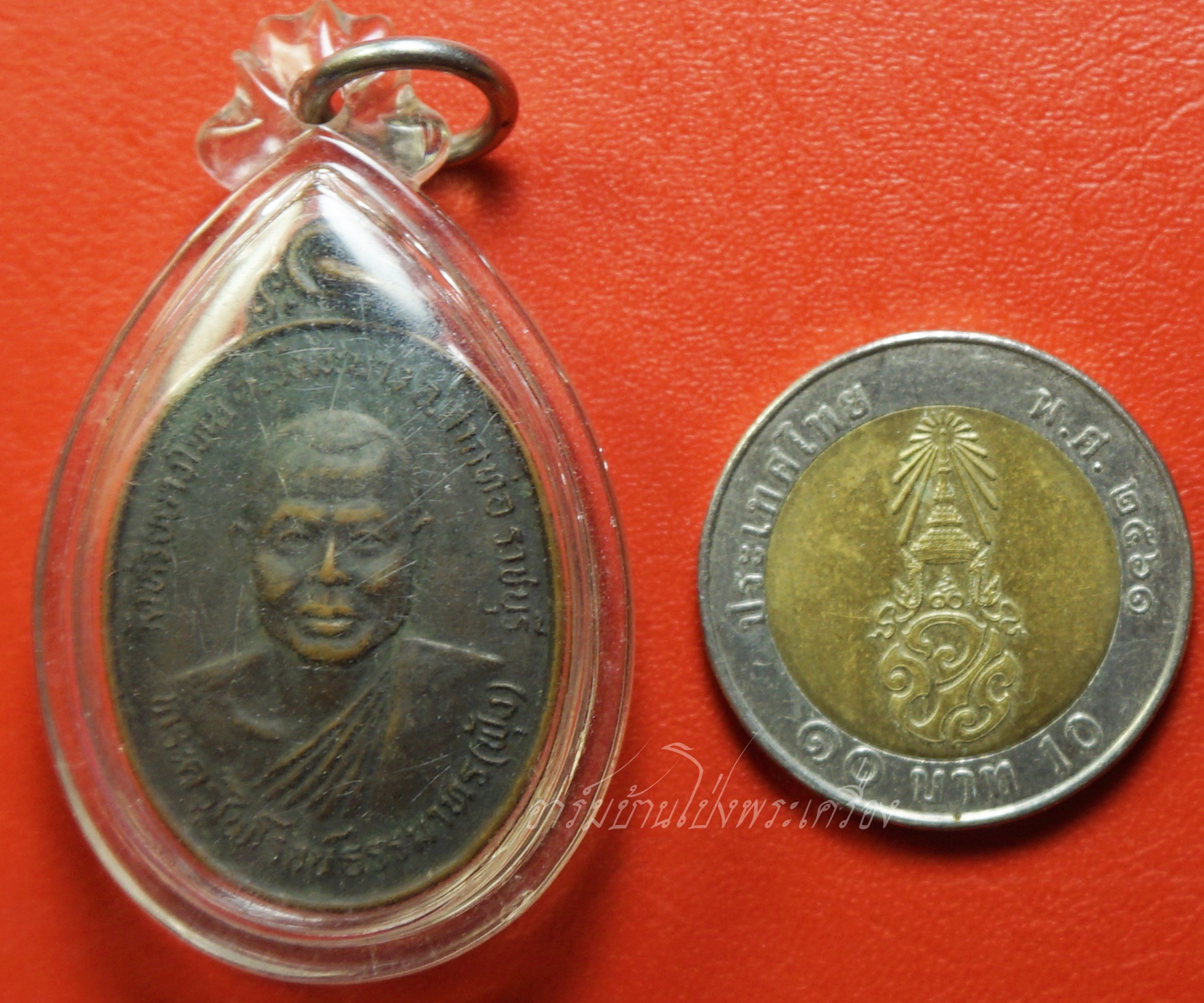 หลวงพ่อฟุ้ง วัดห้วยยางโทน รุ่นแรก ปี๒๕๒๔ เนื้อทองแดงรมดำ(องค์ที่2)