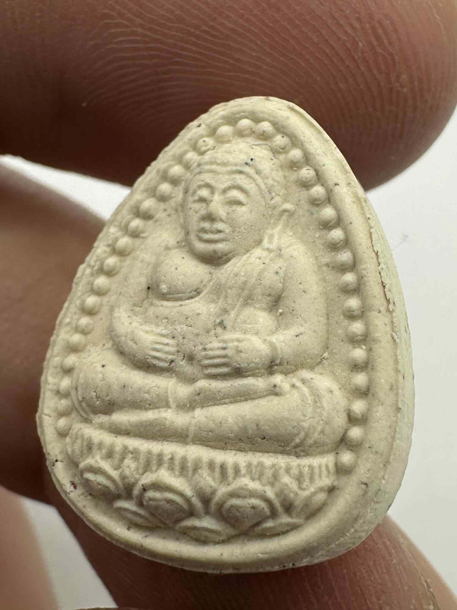 30.พระสังกัจจาย หลวงพ่อเปิ่น วัดบางพระ อ.นครชัยศรี จ.นครปฐม (นั่งเต็มองค์)