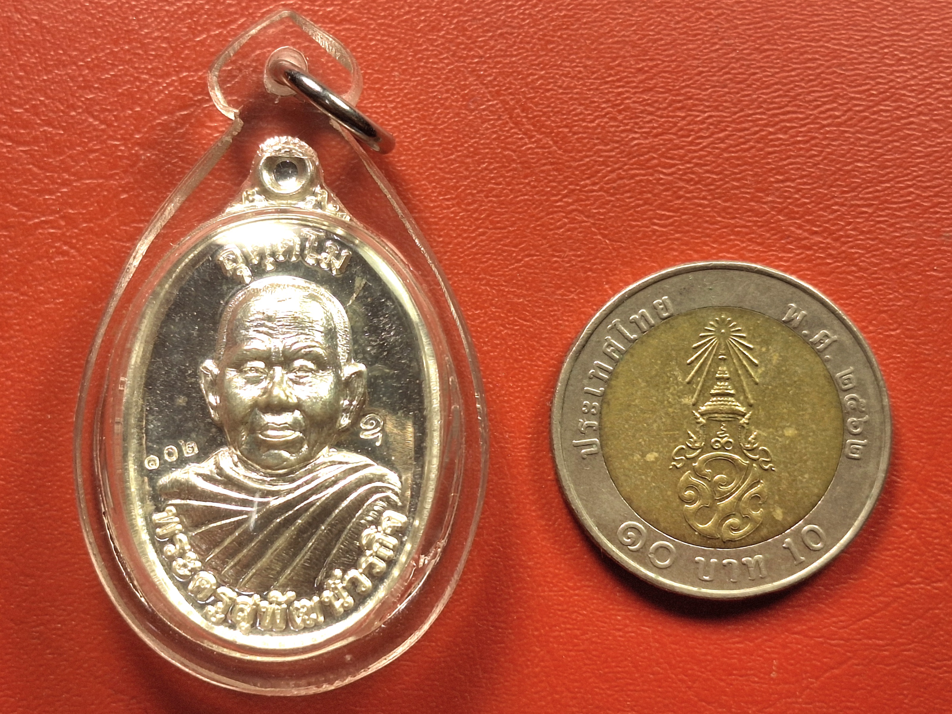 พระครูสุพัฒน์วรกิจ อาจารย์ออย วัดชมภูพล ปี๒๕๖๑ เนื้อเงิน(องค์ที่2)