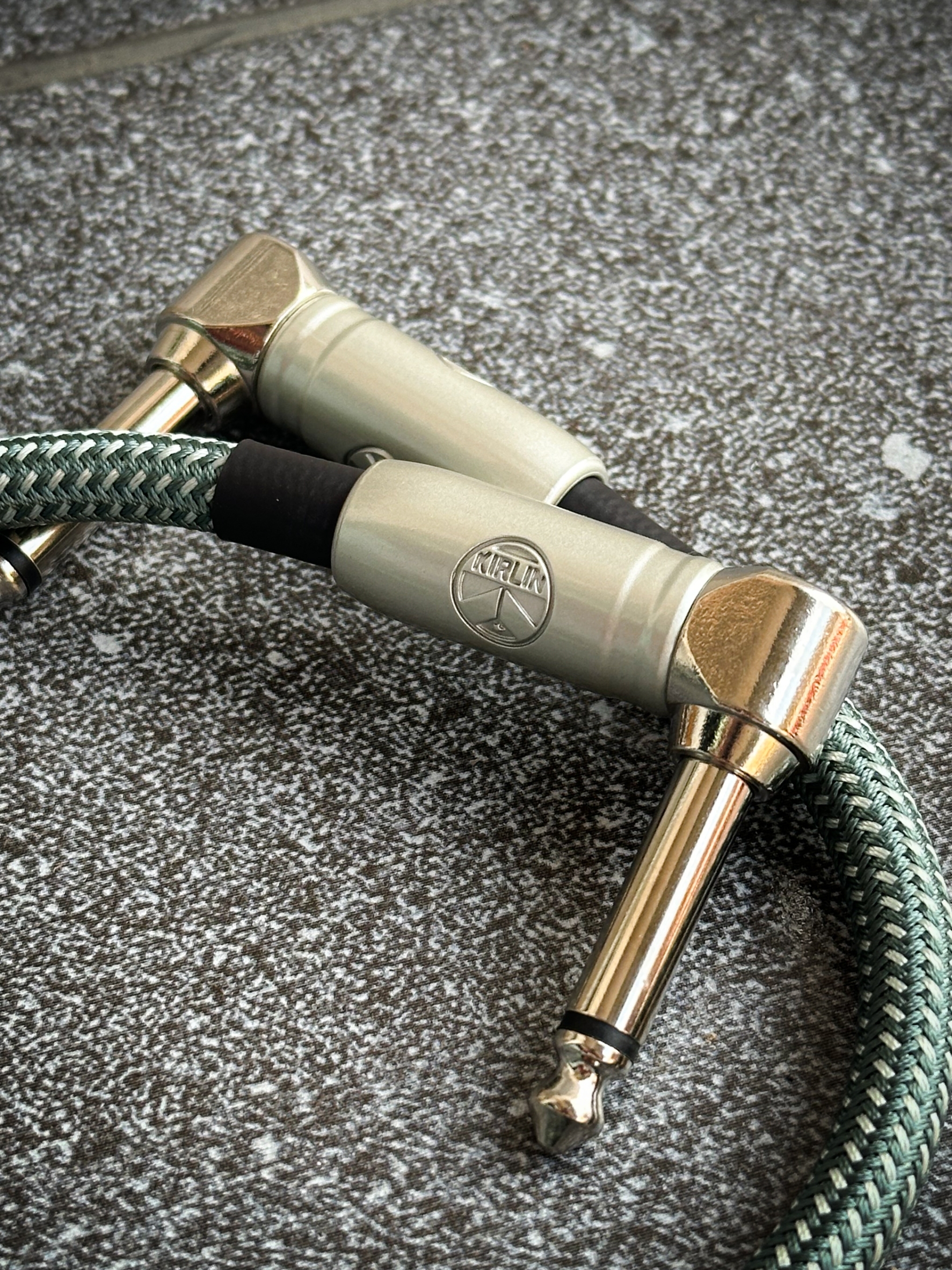 สายพ่วงเอฟเฟค Kirlin รุ่น Patch cable IWB-203PR-0.3M/OL หัวงอ/หัวงอ (1เส้น) สายเอฟเฟค - ส่งจากไทย