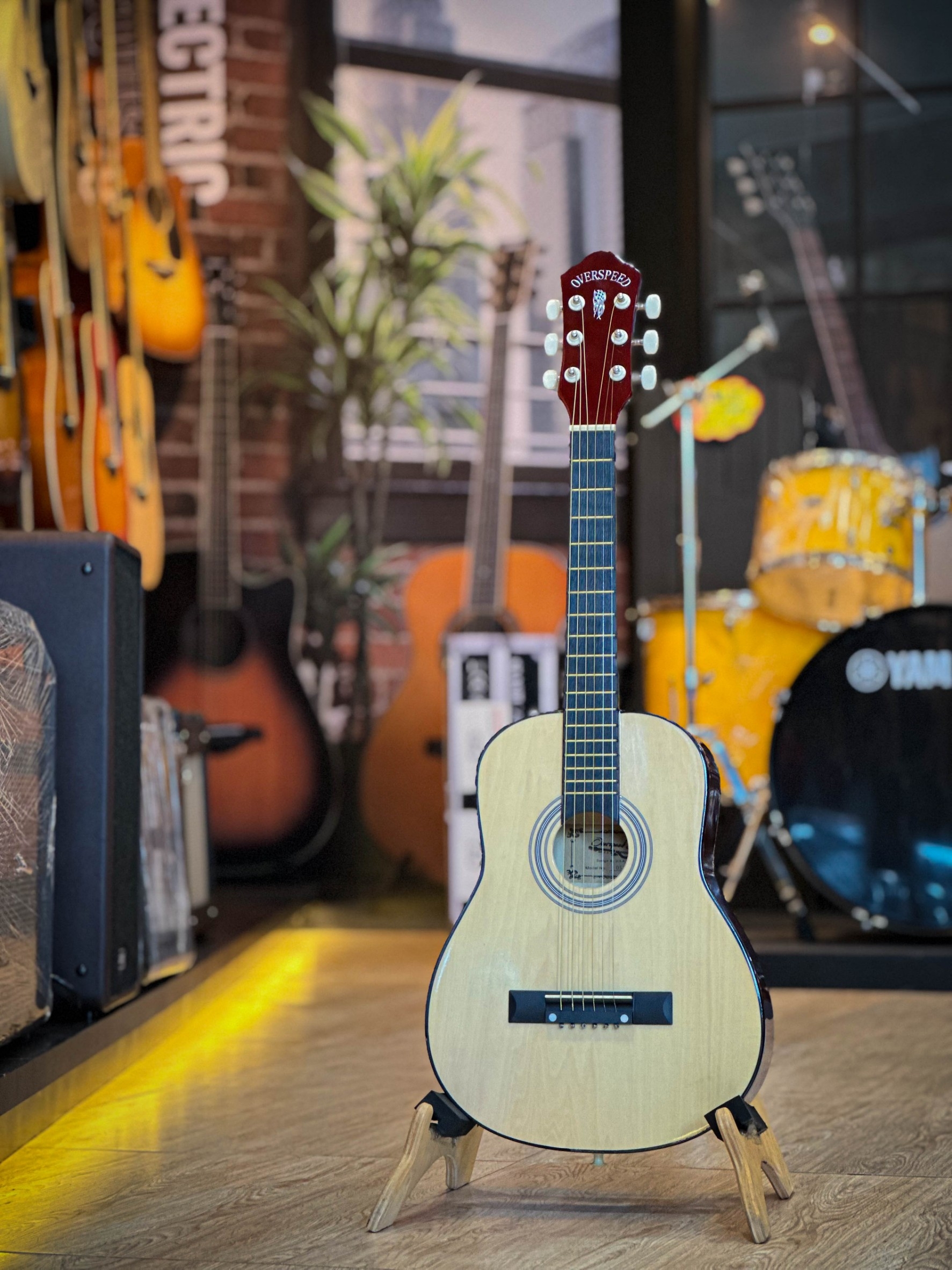 Kazuki กีต้าร์โปร่ง รุ่น KZ-30 นิ้วOverspeed พร้อมเซต สาย Gibson 1 ชุด / ปิ๊ก 2 อัน / ที่เก็บปิ๊ก 1 อัน