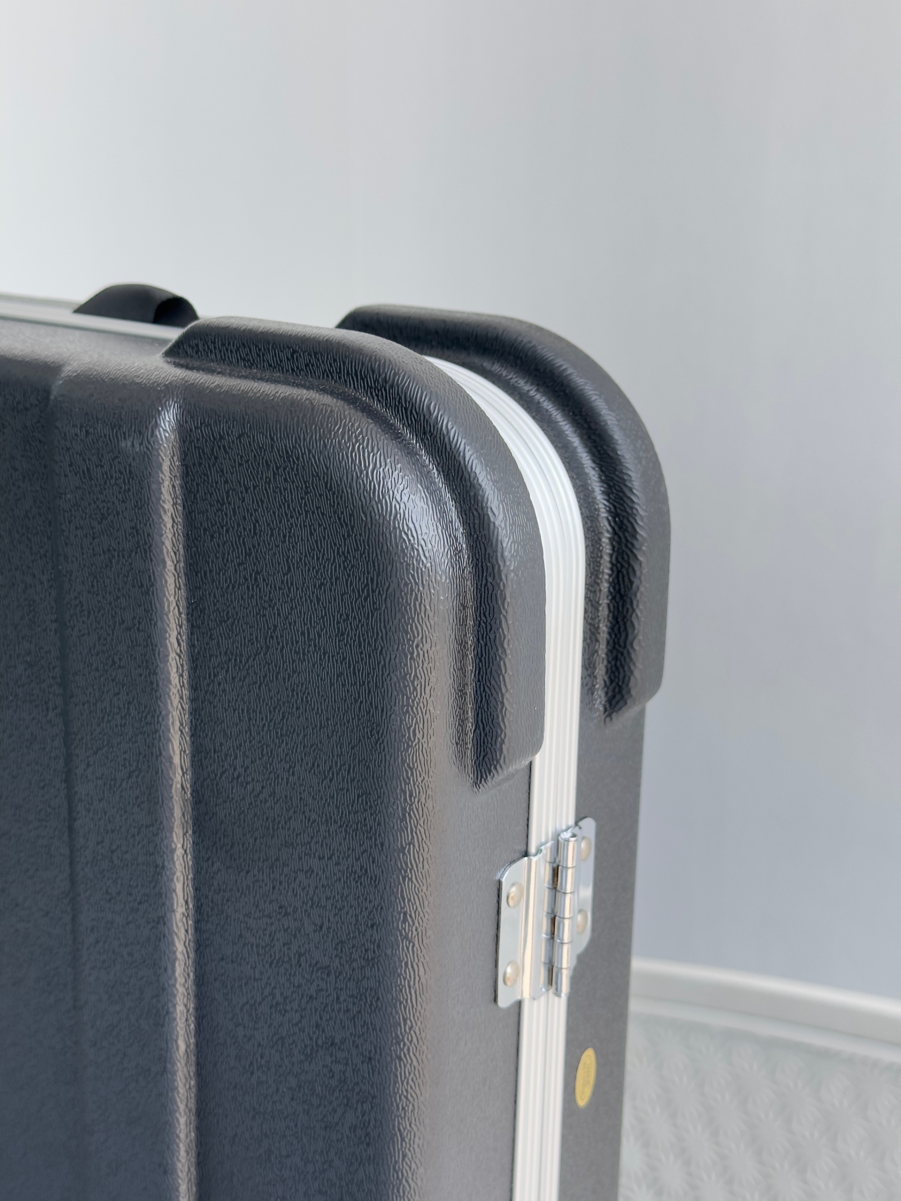 Bass Hard case GRB-EABS ฮาร์ดเคสเบสไฟฟ้า พรมดำ เหลี่ยม งานไฟเบอร์ ล๊อคได้ แข็งแรง ทนทาน