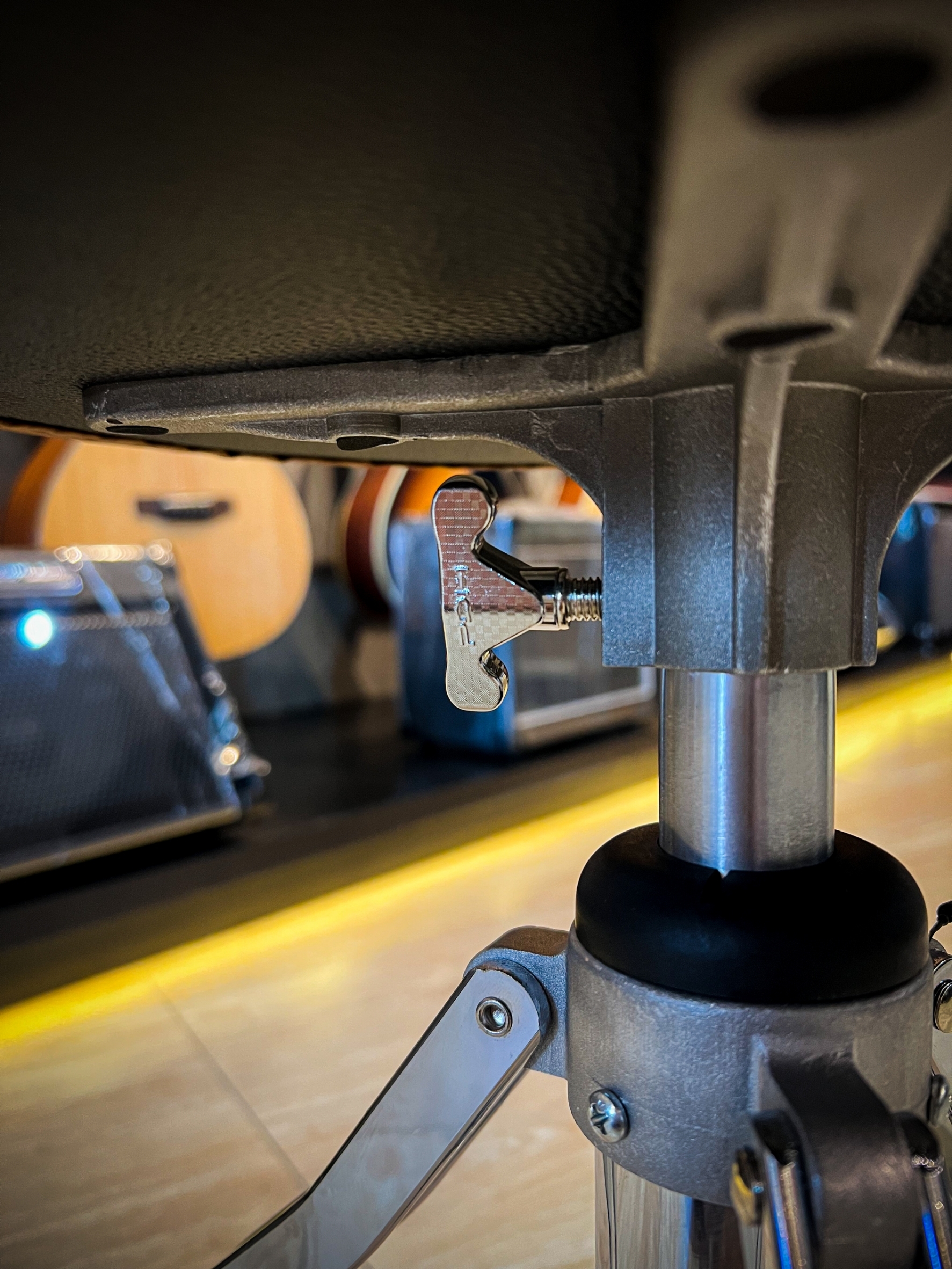 เก้าอี้กลองเบาะกลม PDH SW-DT-39 ดำ / สีน้ำตาล เก้าอี้กลอง เบาะหนานุ่ม วัสดุขาโครเมียม นั่งสบาย รับน้ำหนักได้ดี ปรับระดับ สูง-ต่ำได้