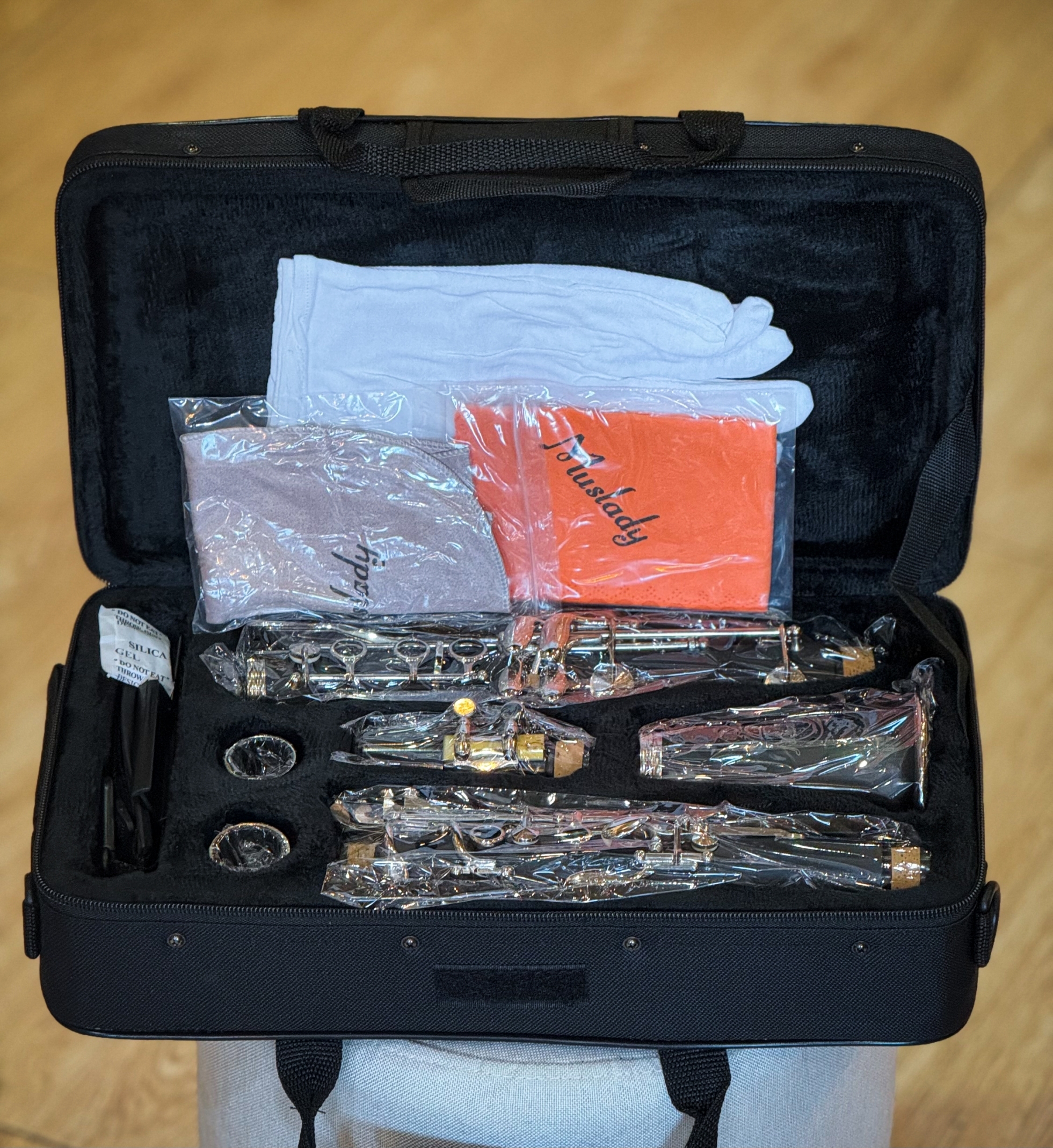 คลาริเน็ต Clarinet Muslady พร้อมกระเป๋าเก็บอย่างดี สีดํา เสียงกังวาล แข็งแรง