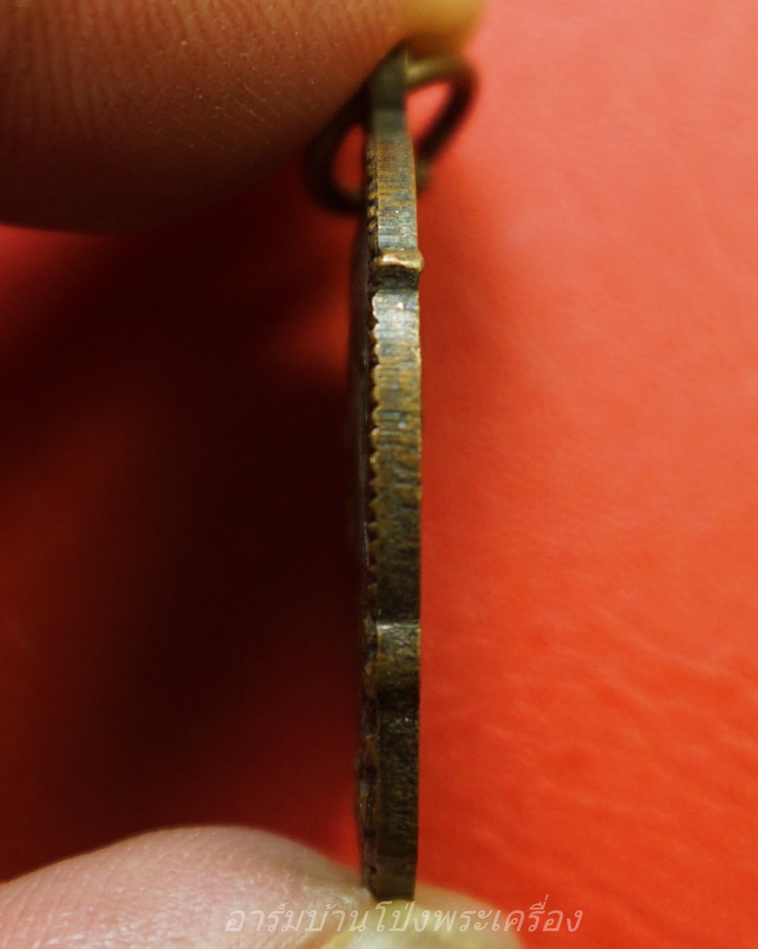 หลวงพ่อคิ้ม วัดหนองเสือ เหรียญในหลวง ร.๑๐ ที่ระลึกโดยเสด็จพระราชกุศล ปี๒๕๒๑ เนื้อทองแดง(องค์ที่1)