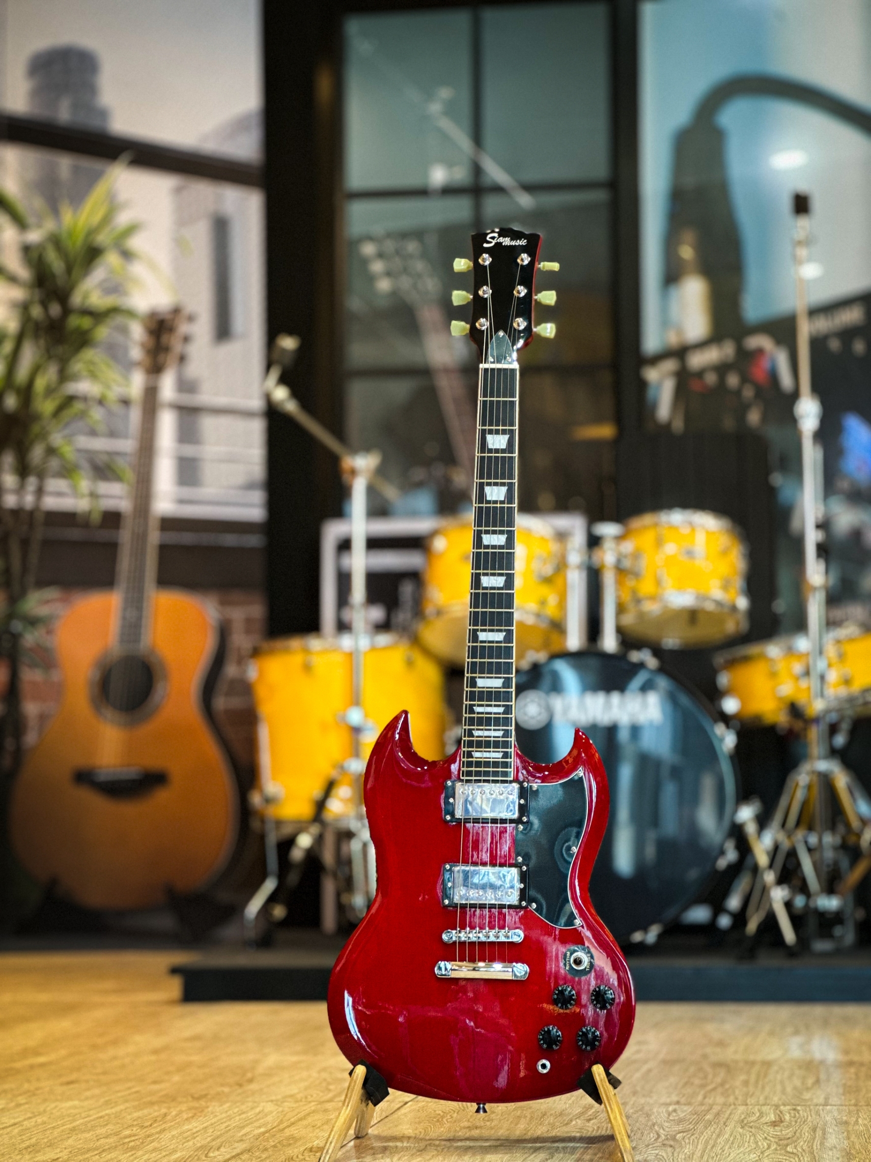 กีต้าร์ไฟฟ้า Siam Music ทรง SG ปิ๊กอัพ HH สีแดง กีตาร์ไฟฟ้า ฟรี กระเป๋า ปิ๊ก 2 ชิ้น ที่เก็บปิ๊ก