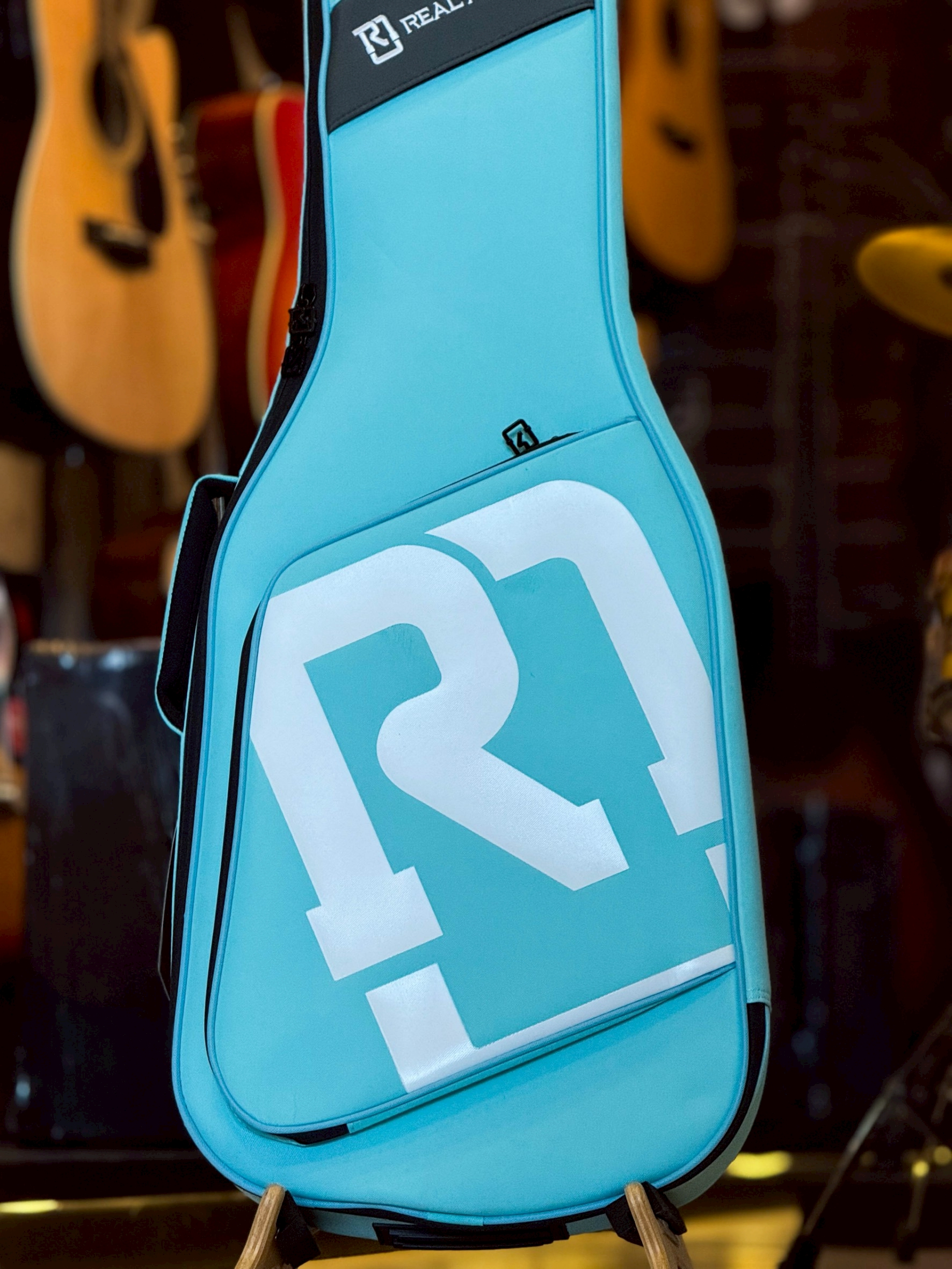 Real Mission สีฟ้า ซอฟเคสกีตาร์ไฟฟ้า Soft Case กระเป๋ากีตาร์ไฟฟ้า ป้องกันการกระแทกได้ดี วัสดุกันน้ำ งานหนามาก