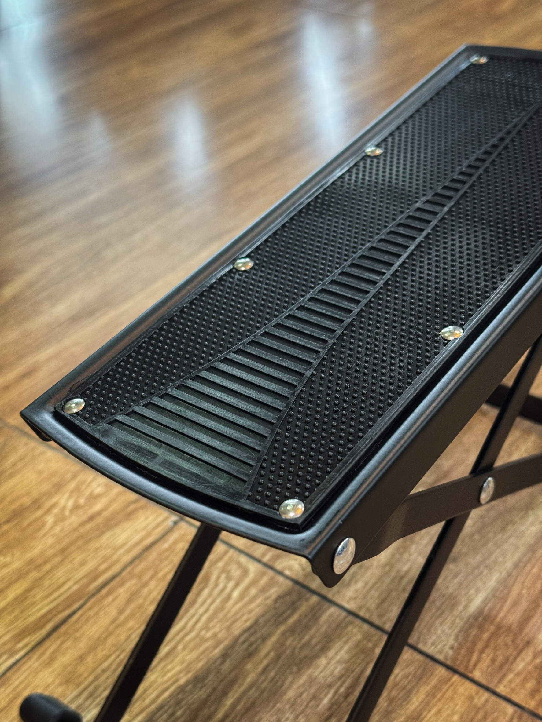 Foot Stool ที่วางเท้าเล่นกีตาร์ รุ่น P-1 ปรับได้ 7 ระดับ พื้นกันลื่น สีดำ แข็งแรง ทนทาน
