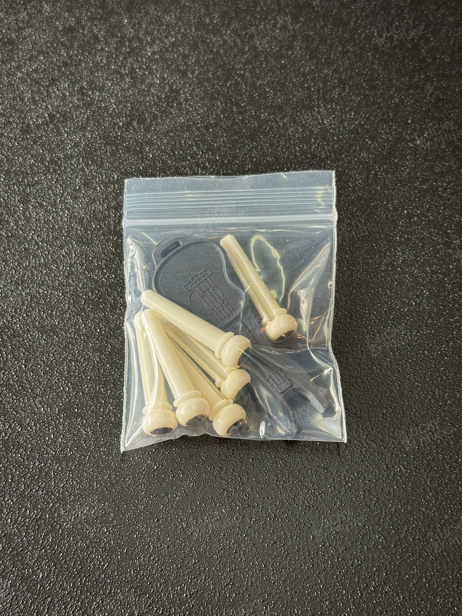 หมุดกระดูกกีตาร์โปร่ง ลายเปลือกหอย ลายมุก สีดำ ขนาดมาตรฐาน หมุด ครบชุด 6 ชิ้น พร้อม ที่งัดหมุด