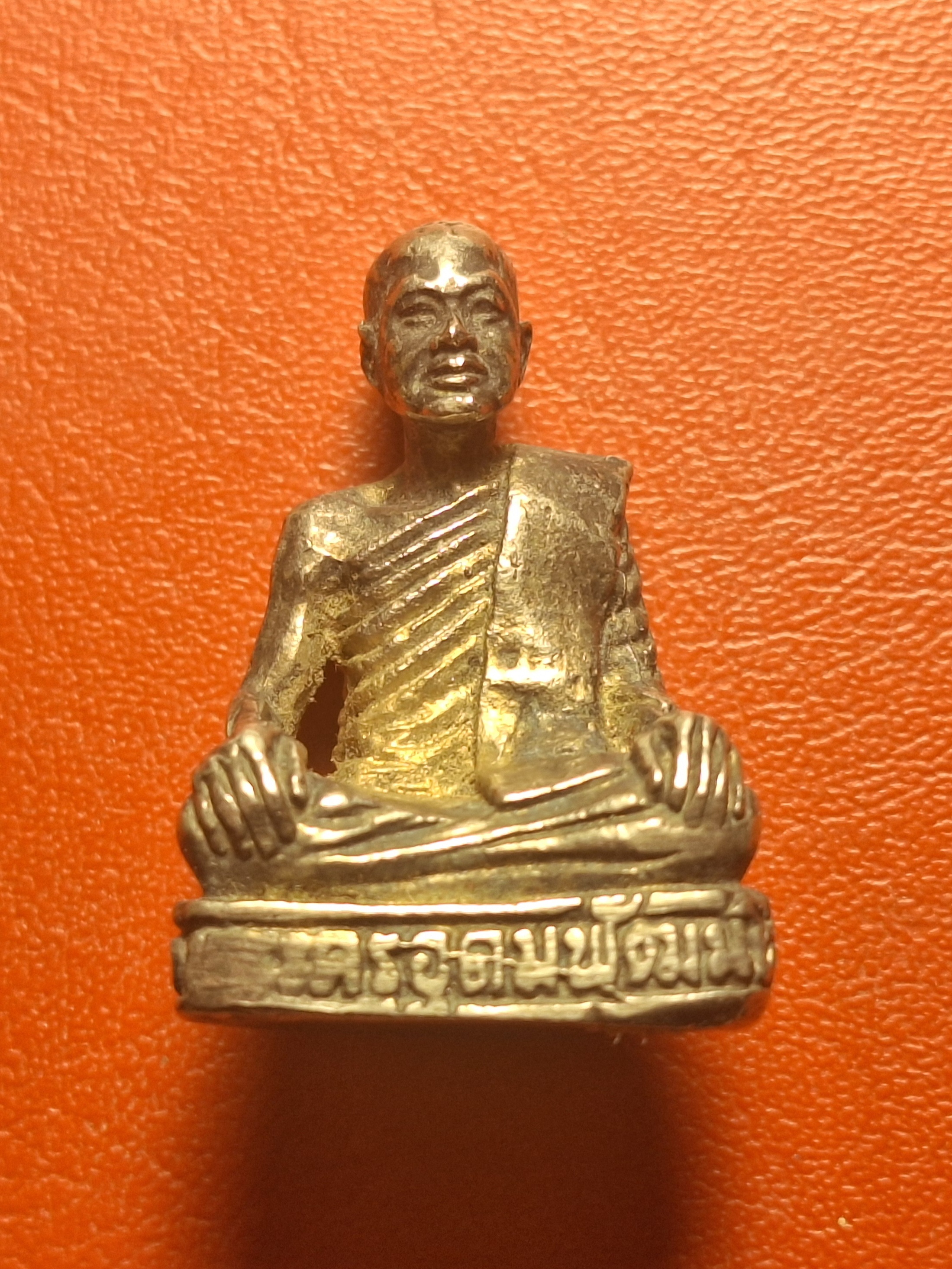 พระอธิการบัว วัดเขาแดน รูปหล่อ เนื้อเงิน(องค์ที่1)