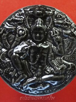 จตุคามรามเทพ เนื้อกระเบื้องเคลือบสีดำ หลังเจดีย์ปั๊มตรายาง ไม่ทราบรุ่นใครรู้เอาไปครับ(องค์ที่1)