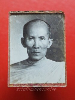 หลวงพ่อเกลี้ยง วัดเฉลิมอาสน์ รูปถ่ายอัดกระจก ปี๒๔๙๙(องค์ที่1)