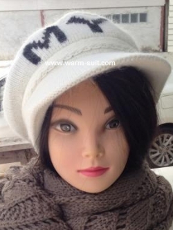 หมวกทอไหมพรม ขนกระต่าย ทรงฟักทอง สีขาว