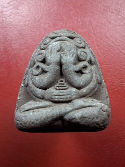 พระปิดตา หลวงปู่เกลี้ยง วัดเนินสุทธาวาส จ.ชลบุรี หลังหนุมาน อายุ๘๐ปี(องค์ที่1)