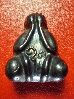 หลวงพ่อคิ้ม วัดหนองเสือ พระปิดตา พิมพ์ใหญ่ เนื้อเมฆพัด(องค์ที่1)