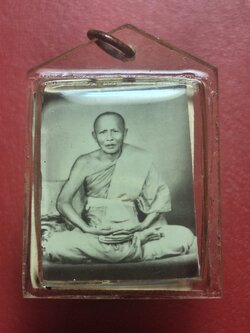 หลวงพ่อแทน วัดธรรมเสน รูปถ่าย รุ่นแรก เลี่ยมเดิมจากวัด(องค์ที่1)