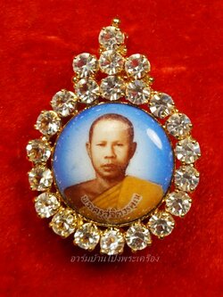 พระครูสุจิตวรคุณ วัดหนองกระทุ่ม เข็มกลัดล้อมเพชร(องค์ที่1)