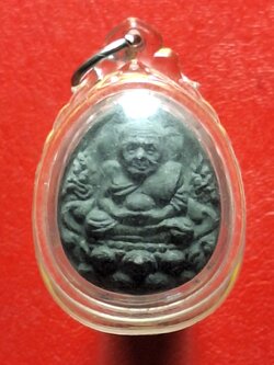 หลวงพ่อจำเนียร วัดเขาหลาว จ.ราชบุรี หลวงปู่ทวด หลังพญาครุฑ พิมพ์เล็ก ปี๒๕๕๕ เลี่ยมเดิม(องค์ที่1)