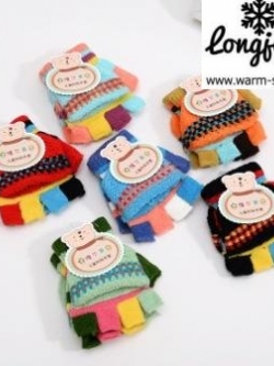 ถุงมือทอไหมพรม บุวูลด้านใน เด็กเล็ก เป็นรุ่นแยกนิ้วมือค่ะ สีสันคัลเลอร์ฟูล งานเกรดพรีเมี่ยม