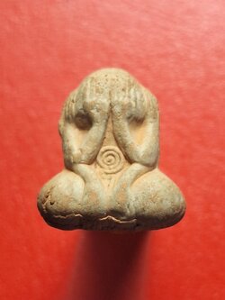 หลวงพ่อแดง วัดบ้านยาง ปิดตา รุ่นแรก เนื้อผง(องค์ที่1)