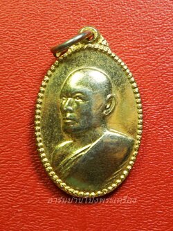 หลวงพ่อแพ วัดพิกุลทอง จ.สิงห์บุรี เนื้อกะไหล่ทอง(องค์ที่1)