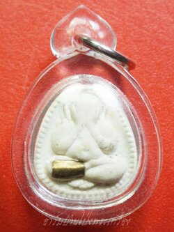 หลวงปู่แผ้ว วัดกำแพงแสน พระผงปิดตาจิ๋ว ออกงานปิดทอง ปี๒๕๕๐ เนื้อผงสีขาว ฝังตะกรุด(องค์ที่4)