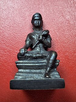 รูปหล่อพระวิษณุ เทพแห่งศิลปะการช่าง ประทับนั่ง ถือดอกบัว เนื้อทองเหลือง(องค์ที่3)