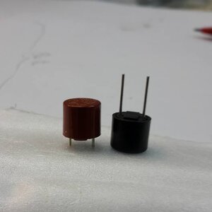 80*ไมโครฟิวส์2ขาลงปริ้นทรงกระบอกตัวถังสีน้ำตาลตัวถังสีดำ