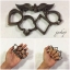 สนับมือลายปีกกะโหลก