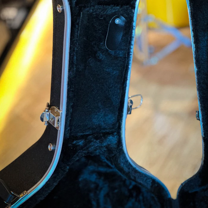 ฮาร์ดเคสกีตาร์โปร่ง WC501-BK สีดำ วัสดุ ABS ด้านในบุกำมะหยี่สีดำ ทรง D ขนาด 41 นิ้ว กระเป๋ากีตาร์โปร่ง