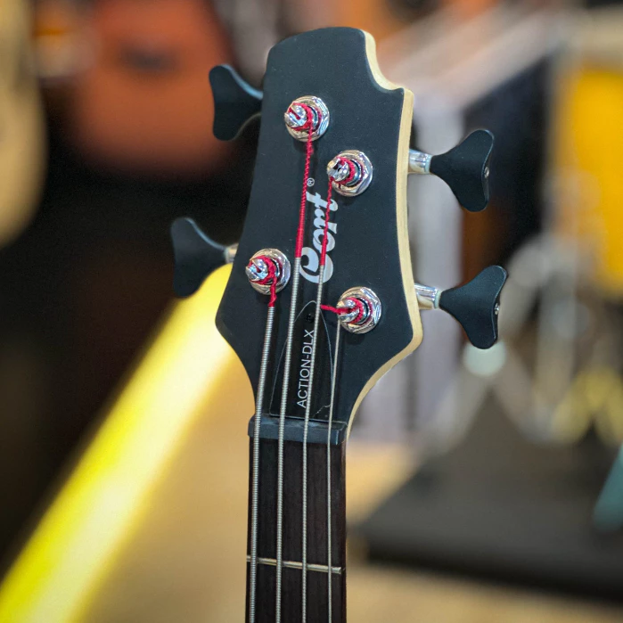 Cort เบส รุ่น Action Deluxe 4 สาย เบสไฟฟ้า Active Bass เซตตู้แอมป์ TB-15 สี Orange ฟรี สายแจ็ค